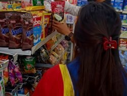 Polisi Sita Makanan Kadaluarsa di jual Indomaret