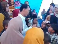 Setelah Viral Rohidin, Giliran Video Adik Kandungnya Viral Bagi-bagi Amplop