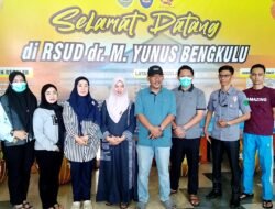 Kunjungi Warga Enggano di RSMY,Karo Umum Sampaikan Pesan Helmi Hasan