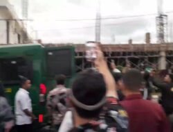 Datang Pakai Mobnas ,Pulang Diantar Mobil Tahanan