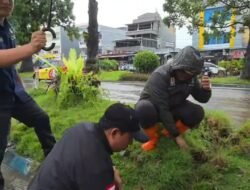 Walikota Bersihkan Drainase Tersumbat,OPD nya Mana ?