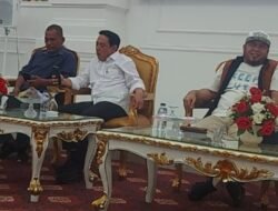 Sempat Dihina,Kantor Ditumpuk Sampah,Dedy Wahyudi Rangkul Driver Sampah