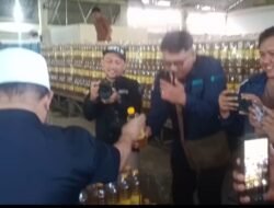 BORONG Minyak Goreng,Helmi Hasan Bagi ke Awak Media