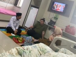 Jadwal Padat,Walikota Bengkulu Sempatkan Besuk Bawahan