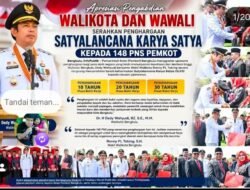Walikota Serahkan Satyalancana Karya Satya Untuk 148 PNS Pemkot Bengkulu 