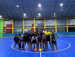 Main Futsal Bersama Masyarakat, Semangat Gotong Royong dan Kekeluargaan Antara Satgas TMMD ke-130 Kodim 0407/Kota Bengkulu Dengan Masyarakat