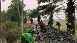 Memasuki Musim Hujan, Dansatgas TMMD ke-130 Kodim 0407/Kota Bengkulu Imbau Anggota Jaga Kesehatan dan Keselamatan