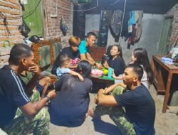 Rebut Hati Emak-Emak, Satgas TMMD ke-130 Kodim 0407/Kota Bengkulu Ngerujak Bareng