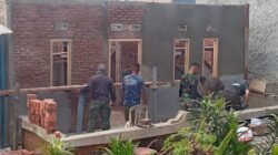 Tak Hanya Jago Perang, Anggota Satgas TMMD ke-130 Kodim 0407/Kota Bengkulu Jago  Bangun Rumah