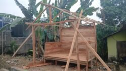 Tingkatkan Keamanan Lingkungan, Satgas TMMD ke-130 Kodim 0407/Kota Bengkulu Bangun Pos Kamling di Kelurahan Kandang Limun